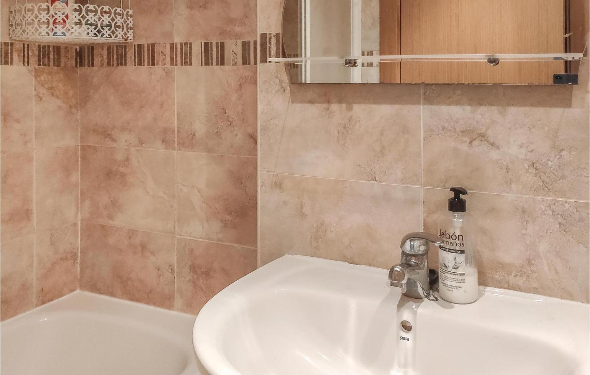 Beautiful apartment in Oropesa del Mar with 2 Bedrooms&Outdoor swimming pool Buitenkant foto