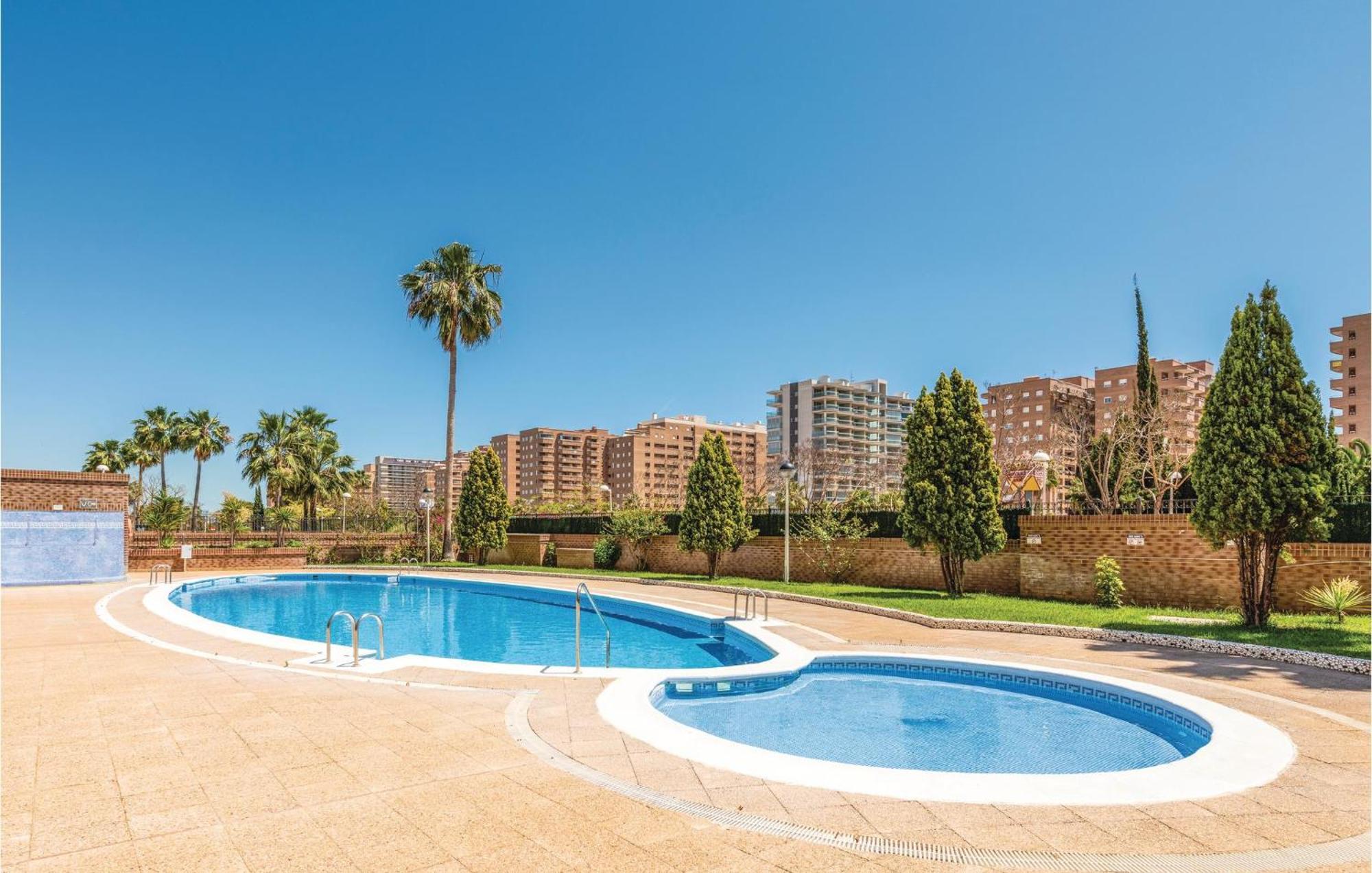 Beautiful apartment in Oropesa del Mar with 2 Bedrooms&Outdoor swimming pool Buitenkant foto