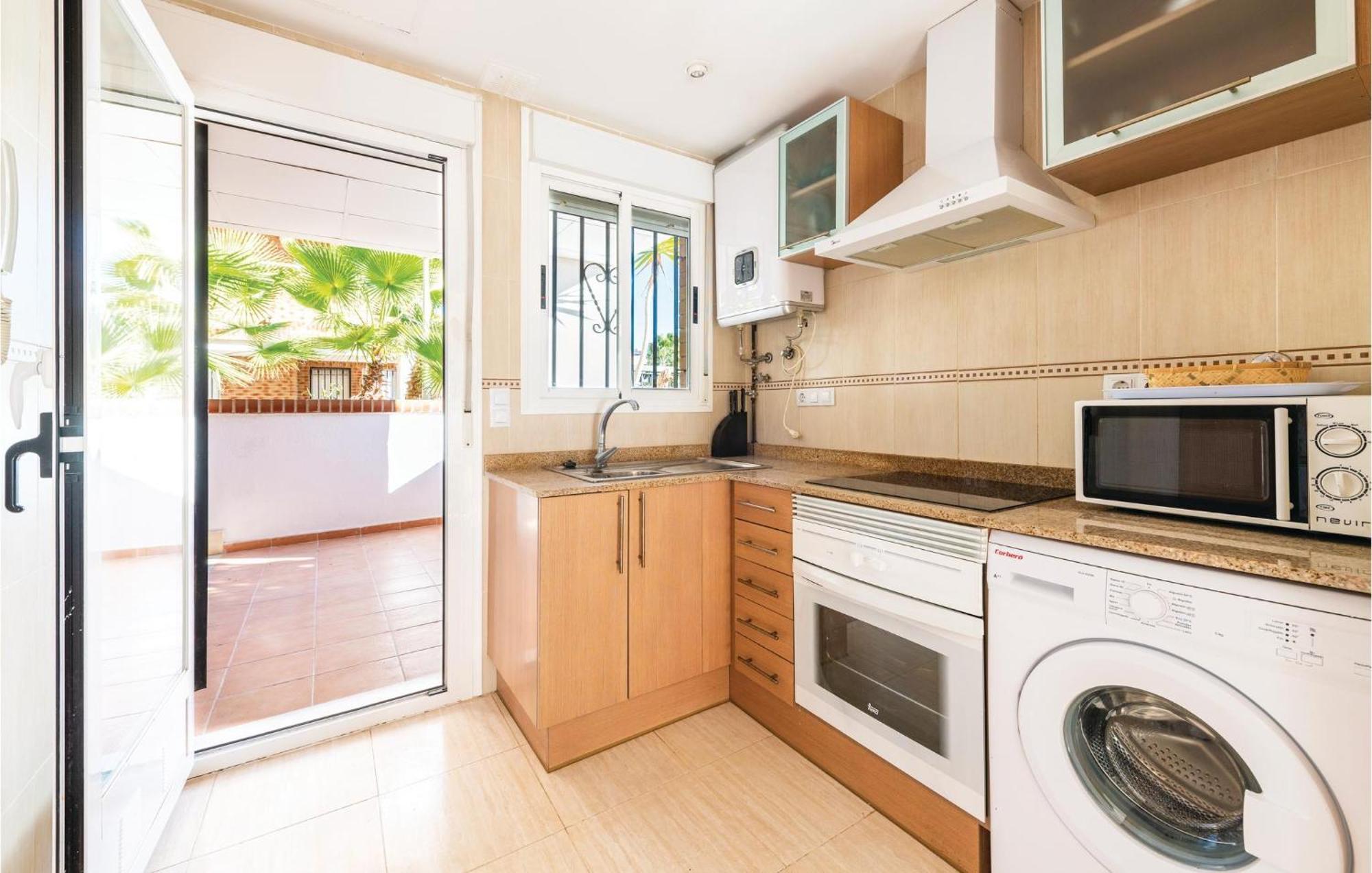 Beautiful apartment in Oropesa del Mar with 2 Bedrooms&Outdoor swimming pool Buitenkant foto