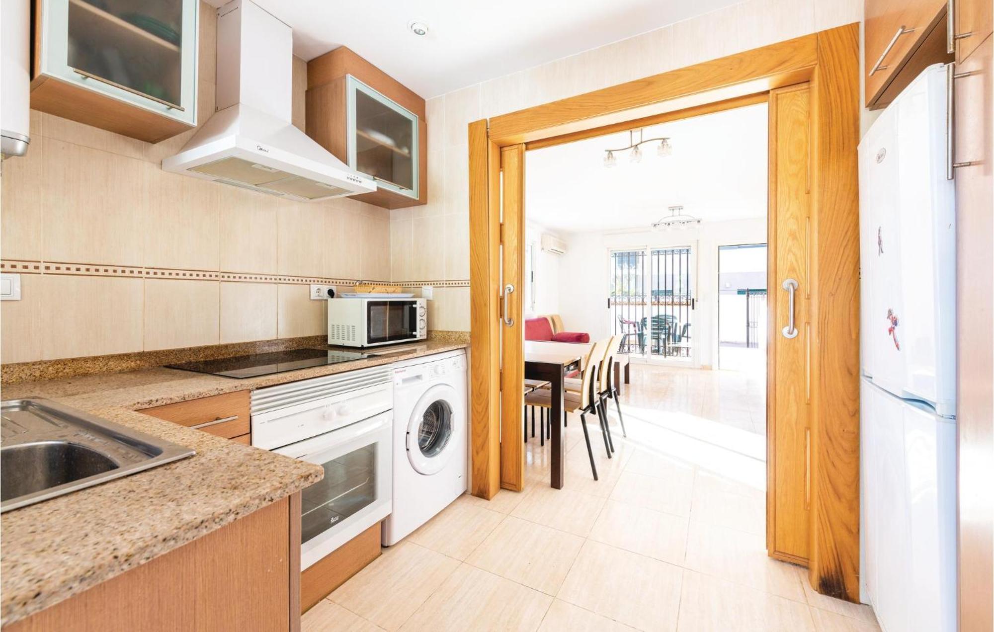 Beautiful apartment in Oropesa del Mar with 2 Bedrooms&Outdoor swimming pool Buitenkant foto